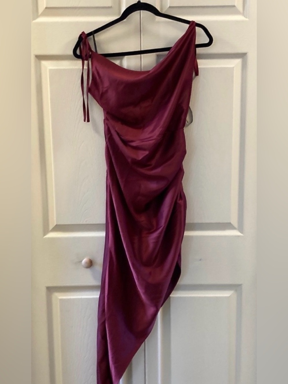 🌸M/L SHEIN Asymmetrical Satin Dress in Burgundy🌸